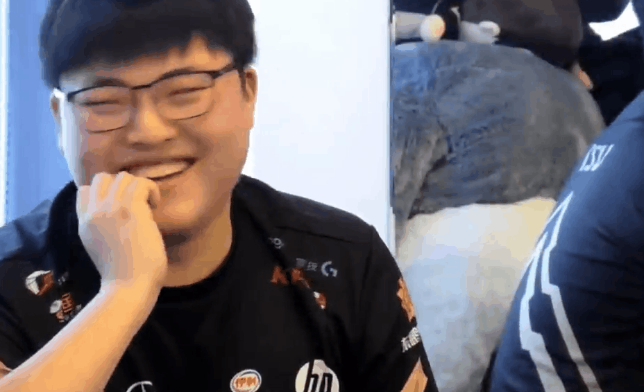  阿扎伦卡连续七场比赛得分超过败北，RNG挑战极限！